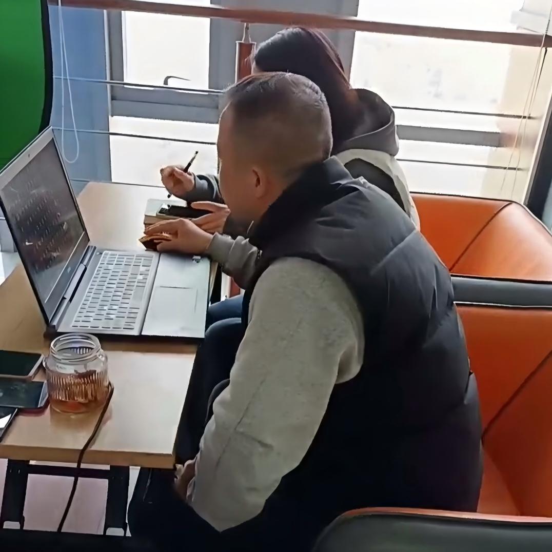 海曙宁波奥凯网络 / 江西萍乡化工填料客户:三个阿里店铺一对一陪跑,一年拿下5000条精准询盘